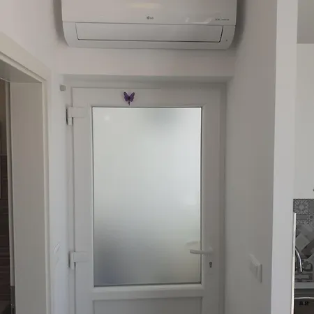Ostanak kod kuće Ela *